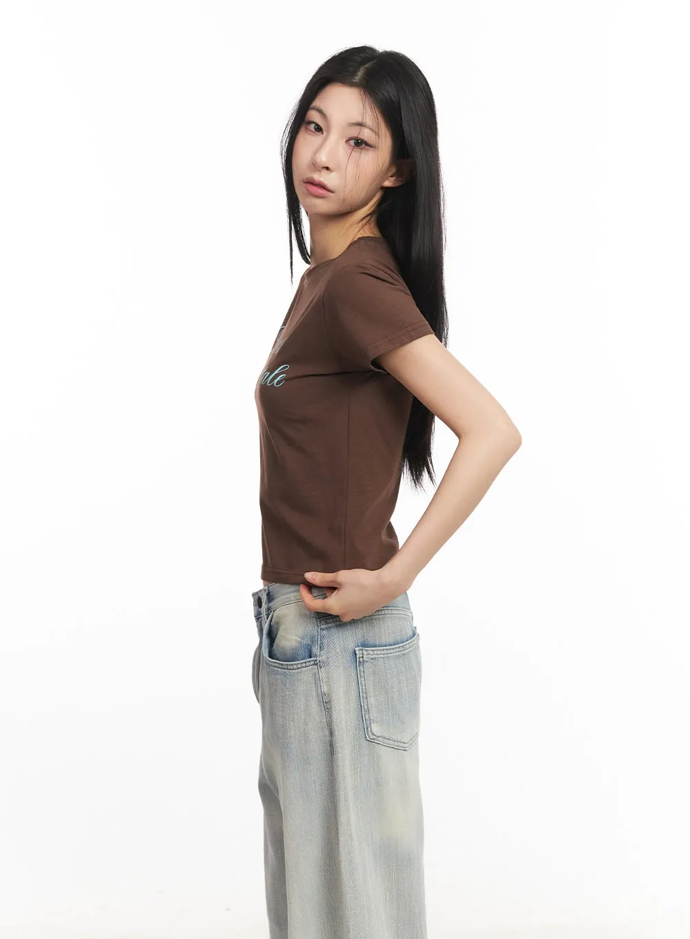 Slim-Fit Cropped Graphic Tee CA514
