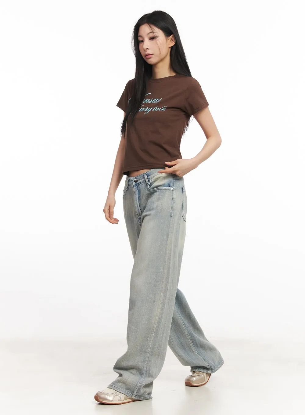 Slim-Fit Cropped Graphic Tee CA514